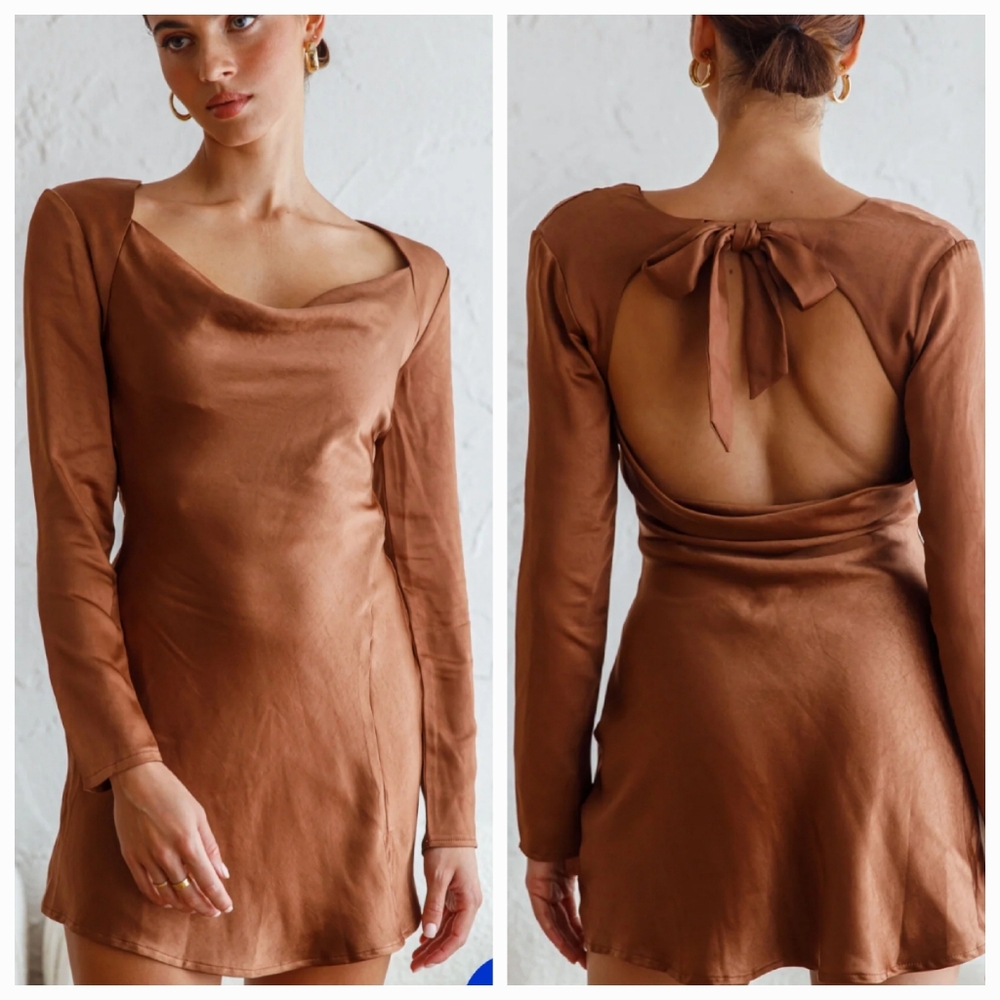 Selfie LeslieChamps Elysees Long Sleeve Open Back Mini Dress Chocolate Small